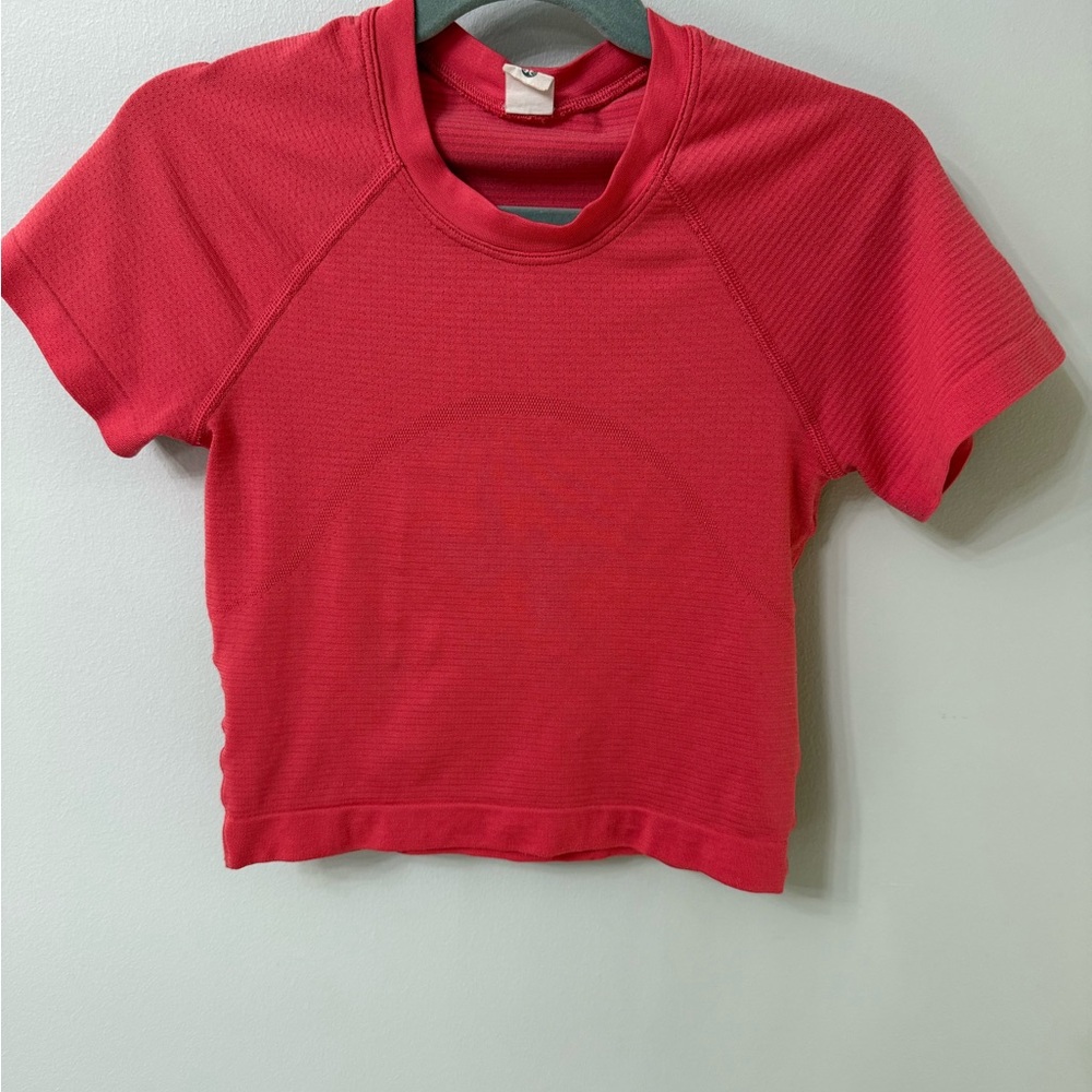 Lululemon Swiftly Tech Coral Crop Top Size 2